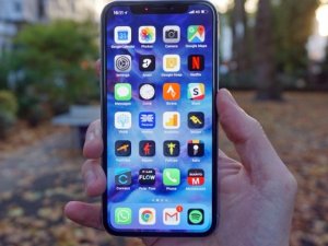 iPhone X'in panelleri Samsung'un elinde kaldı