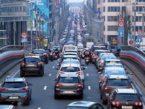 Brüksel'de toplu taşıma grevi trafiği kilitledi