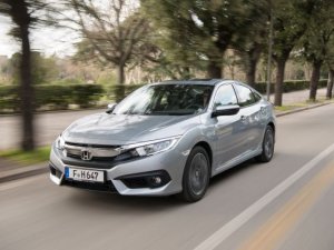 Dizel motorlu Honda Civic sedan yola çıkıyor