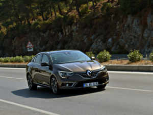 Renault 16 yaş ve üzeri araç sahiplerine yeni fırsatlar sunuyor