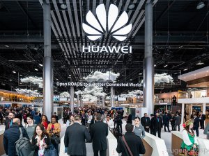 Huawei, Mobil Dünya Kongresi'nde akıllı telefonla kontrol edilen otomobil tanıttı