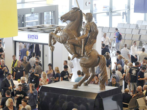 Üsküp Havalimanı'ndaki  Büyük İskender heykeli kaldırıldı