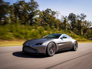 Aston Martin’in yeni “Vantage” modeli Cenevre’de tanıtıldı