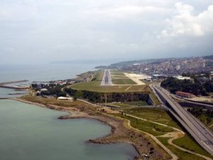 Arızalanan ambulans uçak Trabzon Havalimanı'na indi