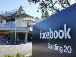 Facebook'tan veri çalanlara engelleme