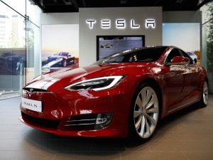 Tesla 123 bin aracını geri çağırıyor