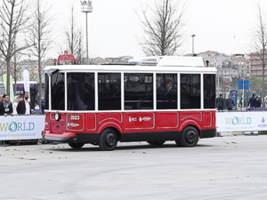 İETT'nin sürücüsüz elektrikli aracı tanıtıldı