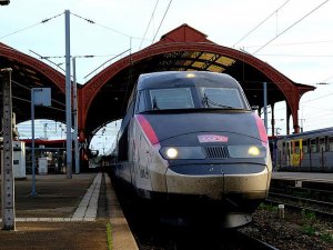 Fransa'da demiryollarının özelleştirilmesi kabul edildi