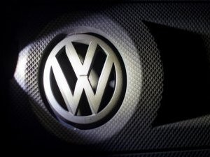 Volkswagen 70 yıllık logosunu değiştiriyor