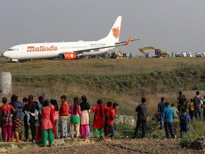 Nepal'de uçak pistten çıktı