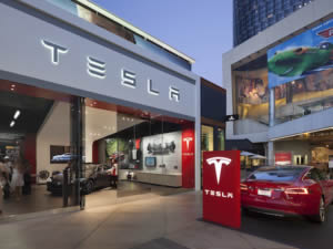 Tesla yılın ilk çeyreğinde 710 milyon dolar zarar etti
