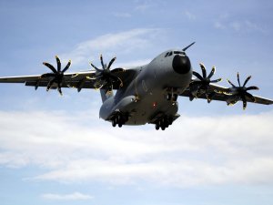 Libya'da askeri kargo uçağı düştü: 5 ölü