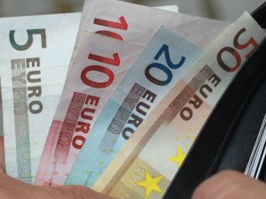 Euro rekor kırdı, dolar yükselişte