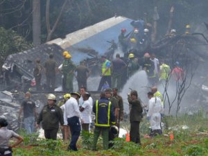 Küba'da yolcu uçağı düştü