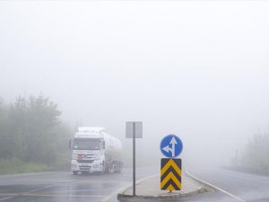 Bolu Dağı'nda etkili olan sis ulaşımı aksatıyor