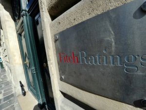 Fitch: TL'deki zayıflık Türkiye'nin notunu etkileyebilir