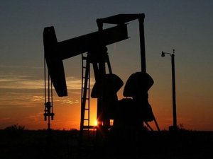 OPEC ve Rusya, petrol üretimini artırmayı tartışıyor