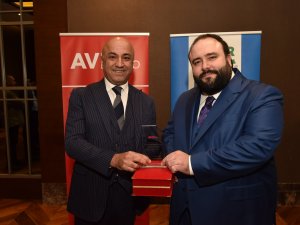 Avis Filo 30 bininci aracını teslim etti