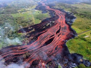 Hawaii'de lavlar 600'den fazla evi kül etti