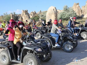 Çinli turistler Kapadokya'ya hayran kalıyor
