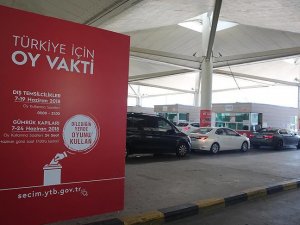 Gümrük ve sınır kapılarında oy verme işlemi devam ediyor