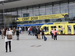 Uluslararası Bilişim Teknolojileri Fuarı CeBIT açıldı