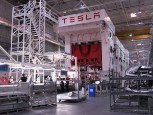 Tesla çalışanlarının yüzde 9'unu işten çıkarıyor