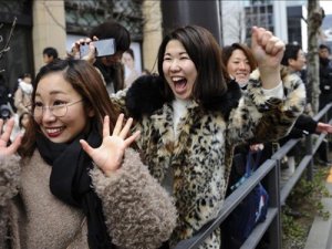 Japonya'da reşit olma yaşı 20'den 18'e indiriliyor