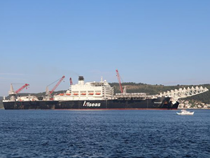 Pioneering Spirit, İstanbul Boğazı'ndan geçti