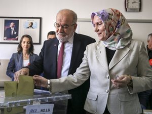 SP Cumhurbaşkanı Adayı Temel Karamollaoğlu da oyunu kullandı