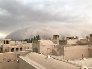 İran'daki yoğun kum fırtınası toz miktarını 5 kat artırdı
