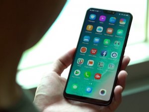 Vivo V9'un yeni versiyonunu tanıttı!