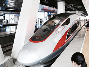 Çin'in yeni hızlı treni seferlerine başladı