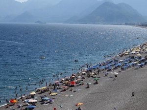 Antalya'da turist sayısındaki artış hız kesmedi