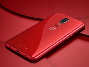 OnePlus 6'ya kırmızı renk seçeneği geldi