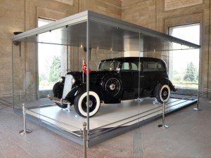 İş Bankası'ndan Atatürk'ün otomobillerinin korunmasına katkı sağlıyor