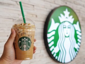 Starbucks plastik pipetleri yasaklıyor