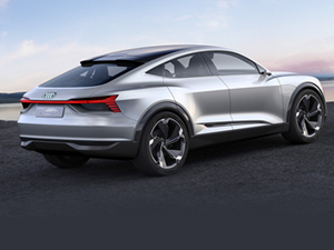 Audi yeni elektirkli aracı E-Tron'u tanıttı