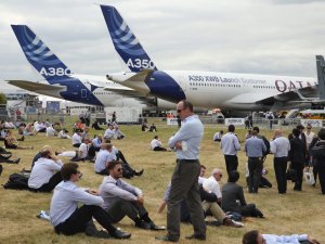 Boeing Farnborough Airshow'da 100 milyar dolarlık sipariş aldı