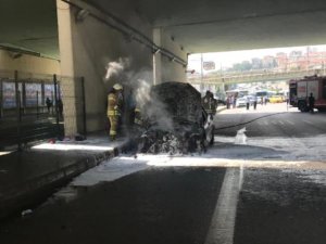 Kadıköy D-100 Karayolu üzerinde bir araçta yangın çıktı