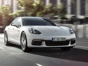 Porsche yılın ilk yarısında satış rekoru kırdı
