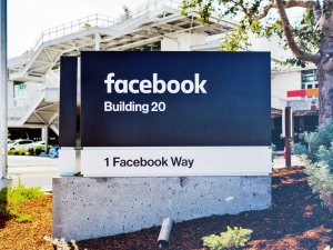Facebook Çin'de "inovasyon kuluçka merkezi" kuruyor