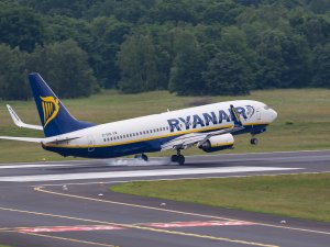 Ryanair uçağı acil iniş yaptı!