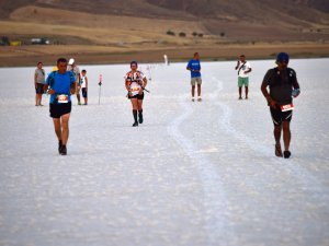 Tuz Gölü Ultra Maratonu başladı