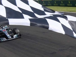 Macaristan'da kazanan Hamilton