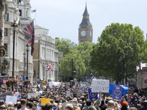 İngilizlerin yarısı Brexit için yeni referandum istiyor