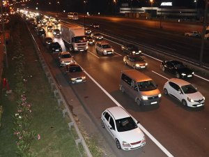 Anadolu Otoyolu'nda dönüş yoğunluğu yaşanıyor