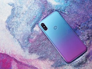 Moto P30 Note bataryası ile sizi şaşırtacak!