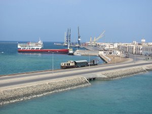 Etiyopya gemisi 20 yıl sonra Eritre limanına yanaştı