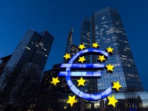 Euro Bölgesi'nde ekonomik faaliyet hafif toparlandı